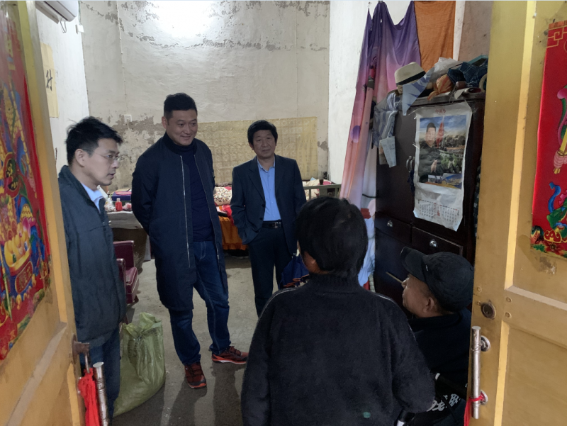 入戶走訪愛心暖 結(jié)對幫扶促攻堅 --弘義集團(tuán)副董事長王國棟一行到定點(diǎn)幫扶村開展全國第七個“扶貧日”活動